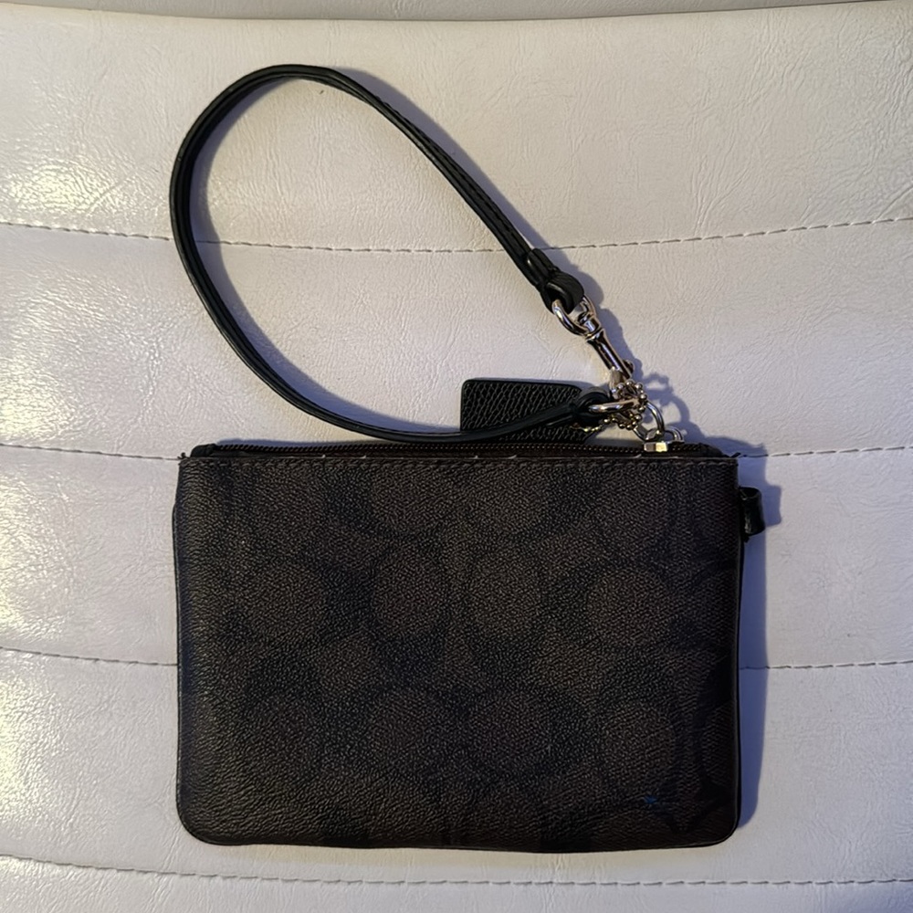 COACH CORNER ZIP WRISTLET IN SIGNATURE COATED CANVAS WITH LEATHER - Picture 3 of 6